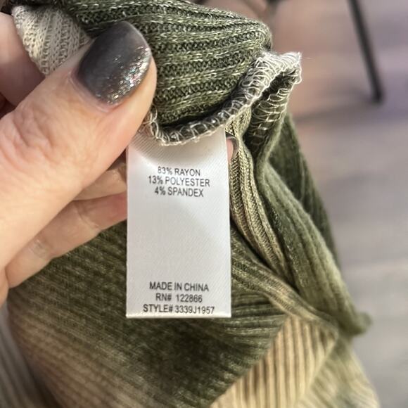 Status by Chennault Green and Tan Dip Dye Ribbed Cowlneck Sweater Size XS - Picture 7 of 8